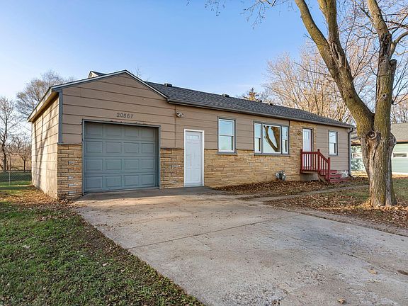 2nd image of 20867 Chippendale Ave W