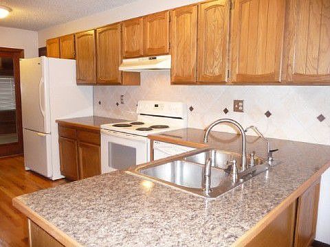 Newer countertops & backsplash