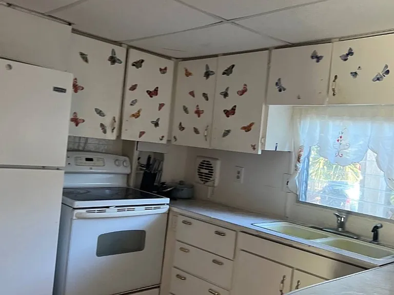 931 Chandrika Pl — Photo 2