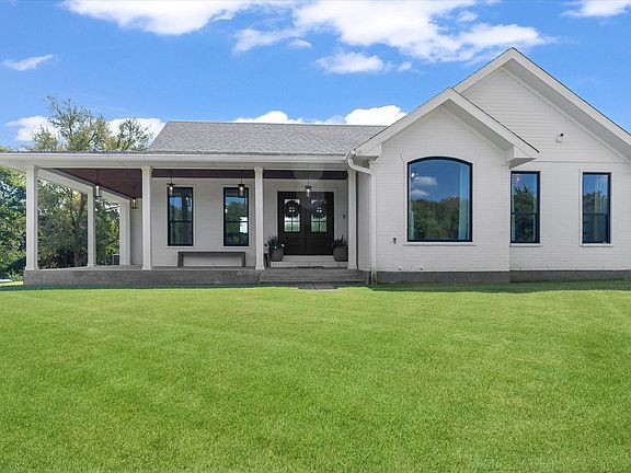 3rd image of 946 Burke Rd