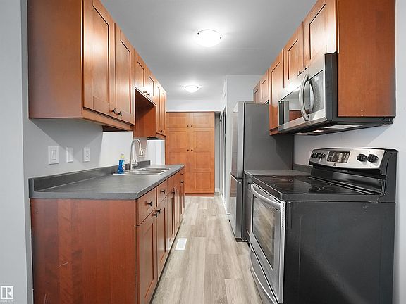 4th image of 1460 Lakewood Rd W