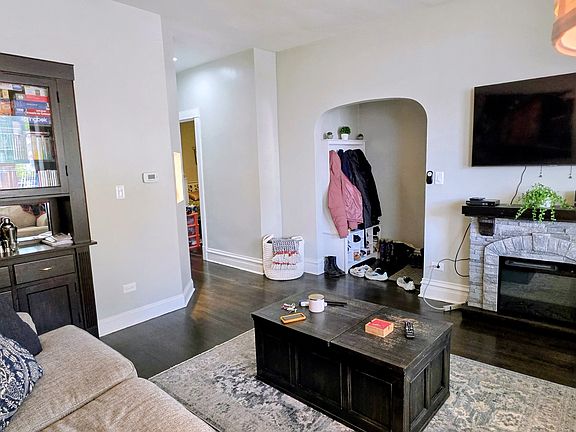 4th image of 3624 N Racine Ave APT 1