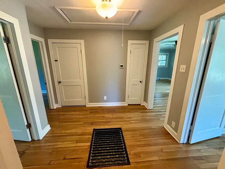 230 Hampton Ave — Photo 6