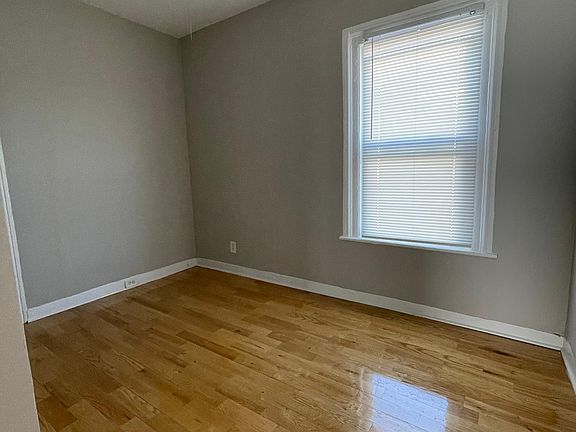 4th image of 278 Hallock Ave #2A