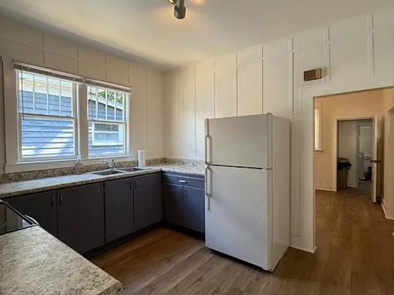 1009 S 6th St — Photo 7