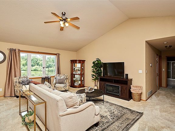 5th image of 1315 NW Shoreline Ct