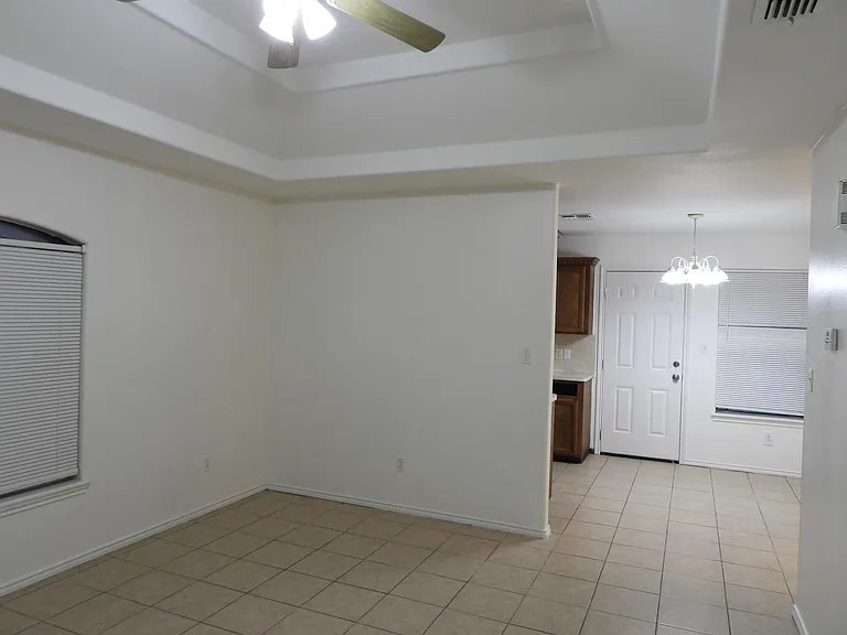 1806 S Ironwood St #A — Photo 2