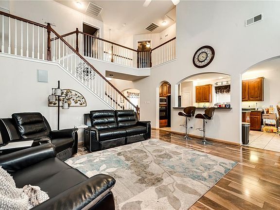 3rd image of 1107 Wynnewood Dr