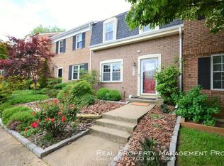 9911 Lakepointe Dr, Burke, VA 22015