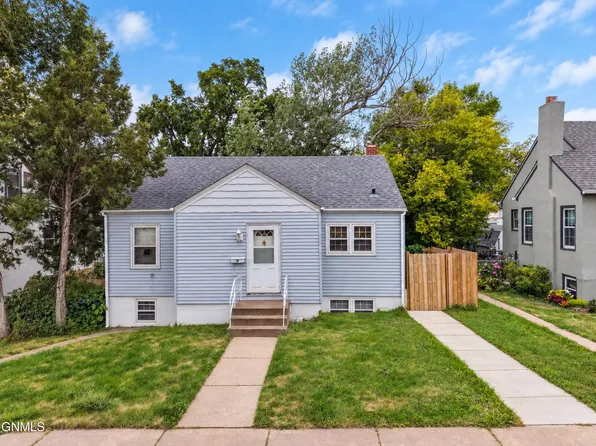 310 N 15th St, Bismarck, ND 58501