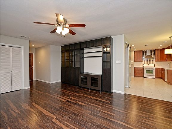 3rd image of 8003 Logwood Dr