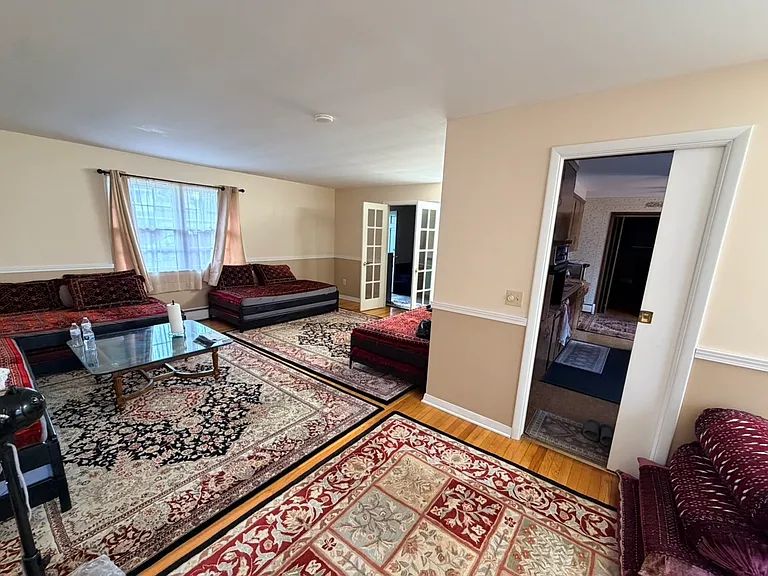 240 Ridgefield Rd — Photo 4