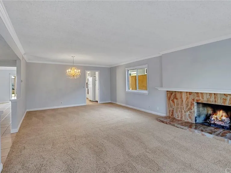 9642 Peppertree Dr — Photo 7