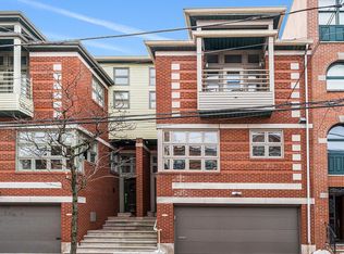 114 Bainbridge St, Philadelphia, PA