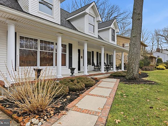 4th image of 214 Morris Ave
