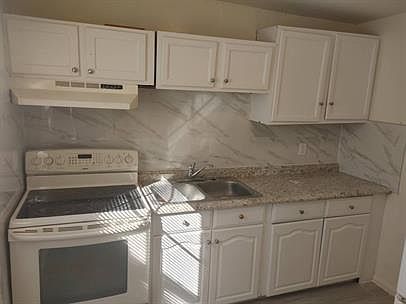 1st image of 1118 Victory Blvd #B