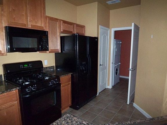 3rd image of 2440 Fontana St Unit 1