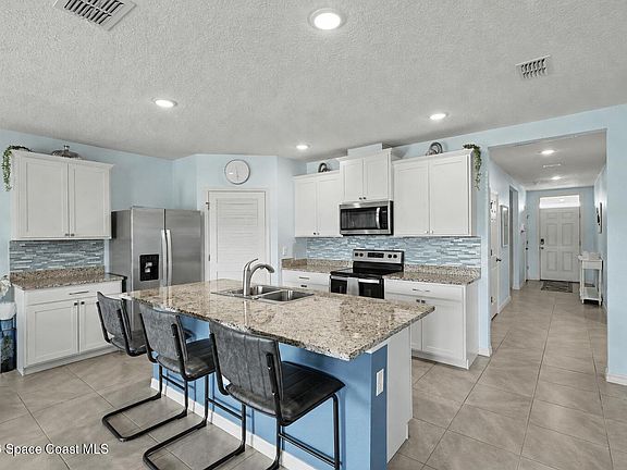3rd image of 1121 McFarland Dr