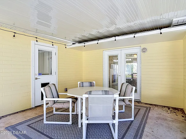 1621 N Oleander Ave — Photo 41