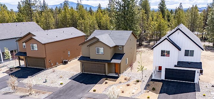 Reserve The Pines Streetscape 15