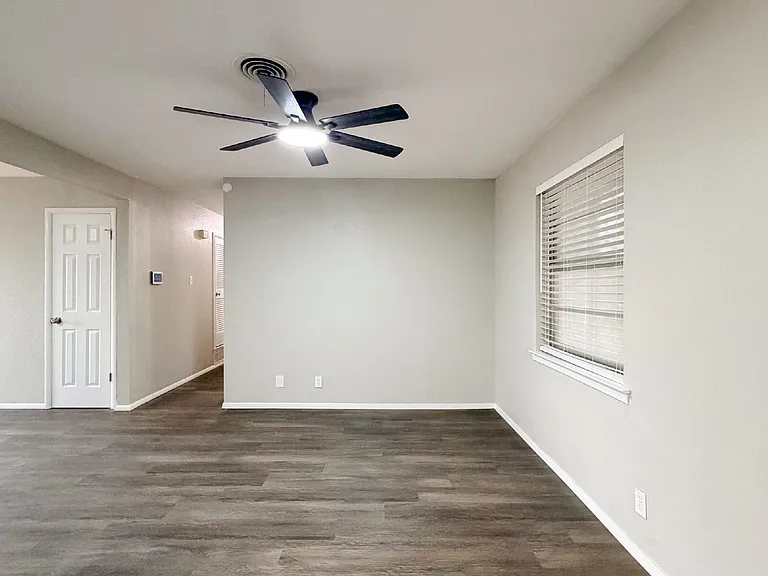 549 NW Hillery St — Photo 8