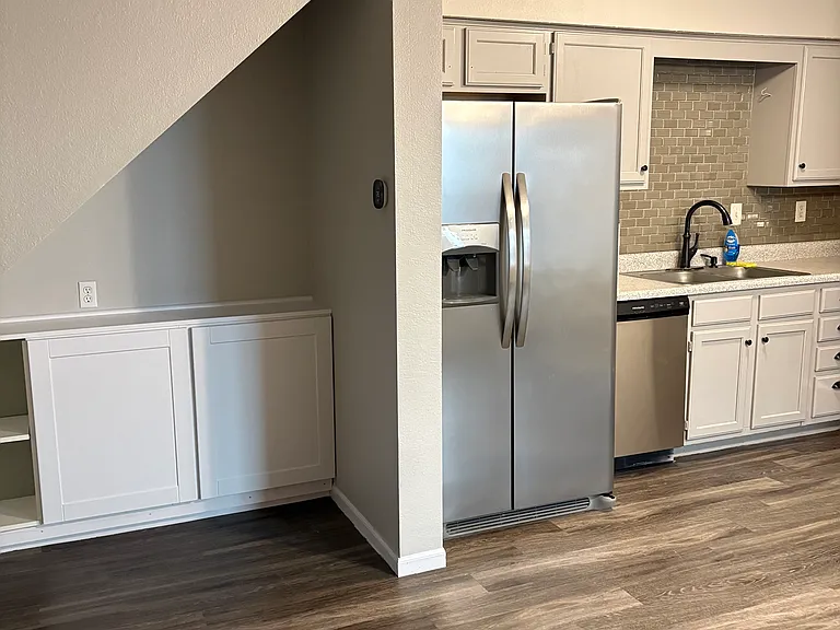 1282 NW Phelps Ct — Photo 3