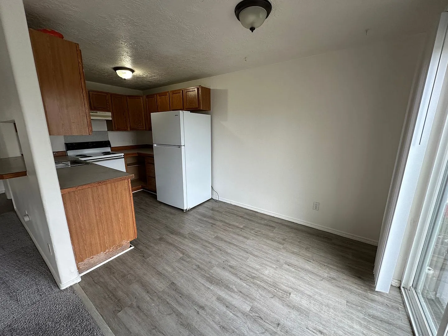 Newer 3 Bedroom 2 1/2 Bath With A 1 Car Garage & W/D Hookups — Photo 3