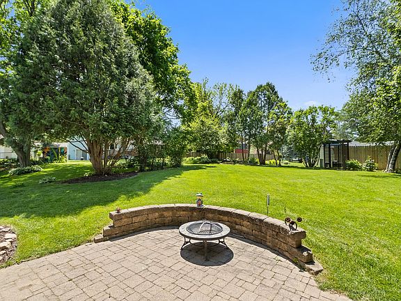 5th image of 1036 Villa Cir