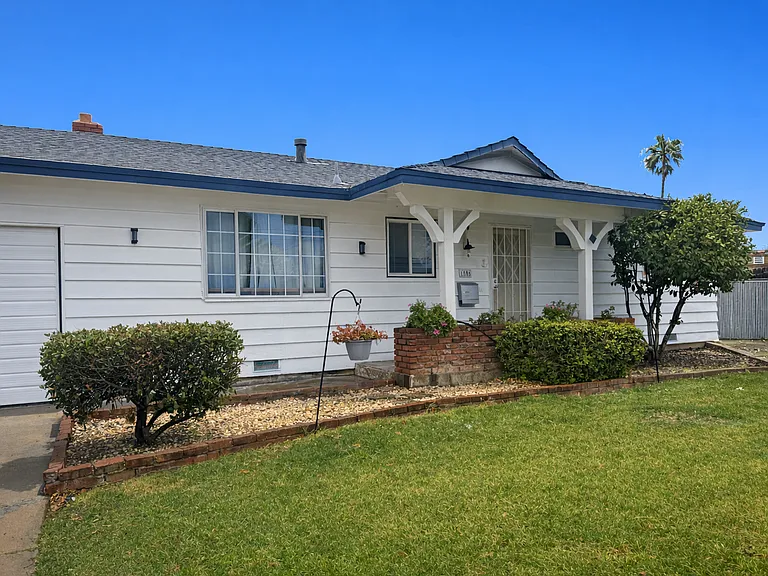 1006 Franzel Rd — Photo 2