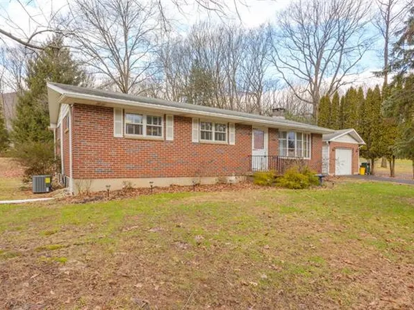 1499 Verona Dr, Pen Argyl, PA 18072