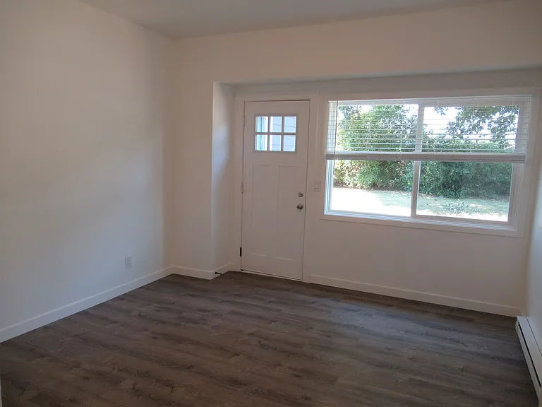 1385 Hines St SE #C — Photo 5