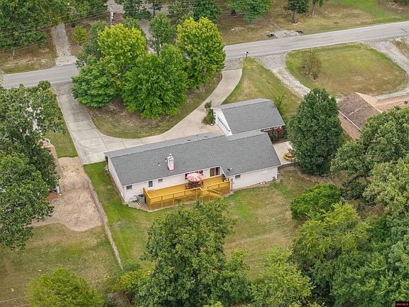 3rd image of 108 Boat Dock Rd