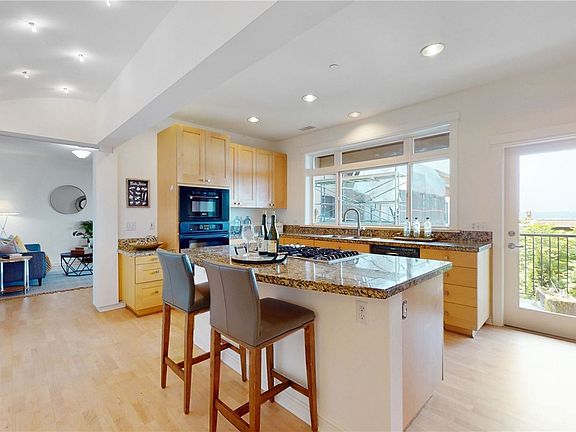 4th image of 907 Warren Ave N APT 303