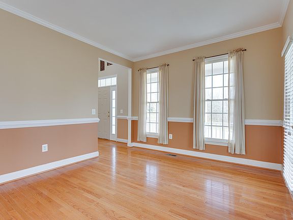 2nd image of 16017 Hayes Ln