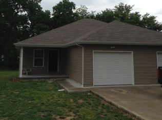 1822 N Hilton Ave, Springfield, MO 65802