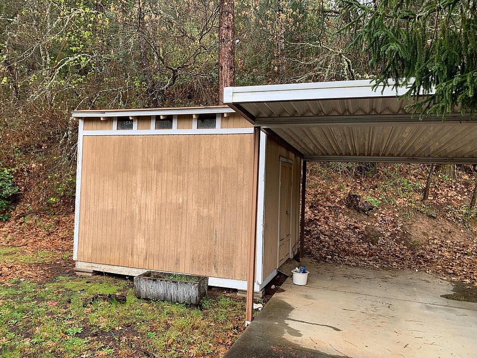 2nd image of 315 W Evans Creek Rd