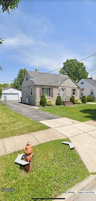 20521 Miller Ave photo 1