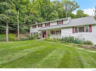 22 Twixt Hills Rd, Ridgefield, CT 06877