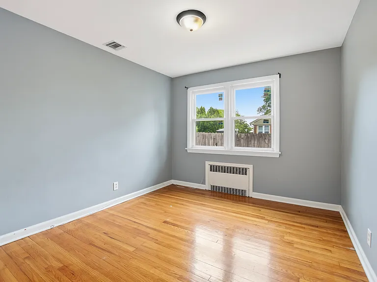 112 E Ackerman Ave #B — Photo 11