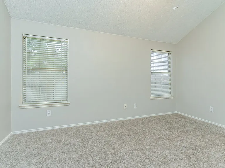 813 Edgehill Rd — Photo 11