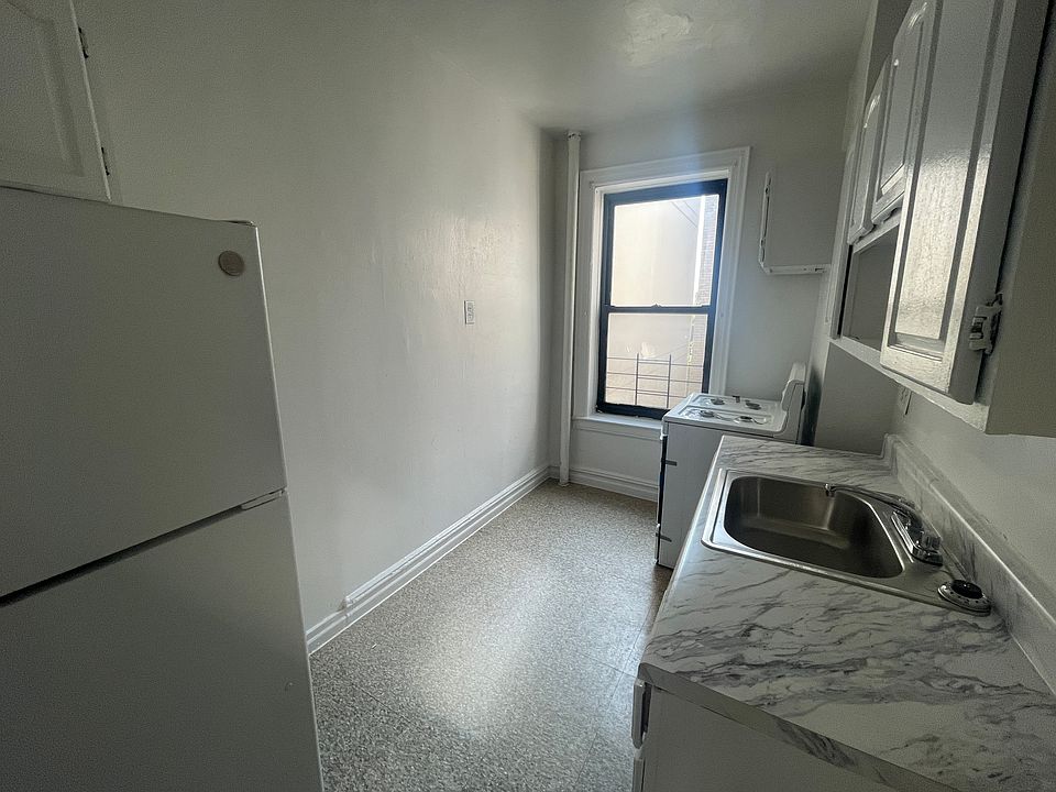 2nd image of 1402 W 4th St APT E12