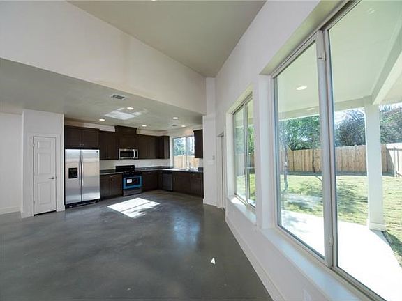 4th image of 3313 Thomas Kincheon St #B
