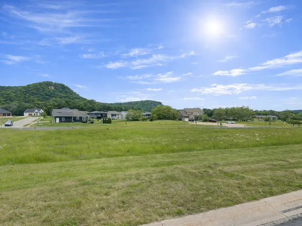 1517 Wildwood Dr, Lake City, MN 55041