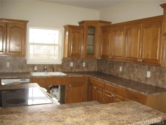 5th image of 221 Sequoyah St