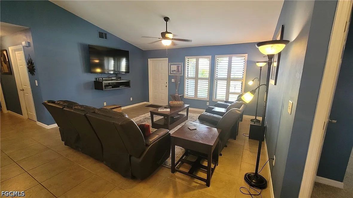 3 bed, 2.0 bath, 1311 sqft, $5,000 — Photo 4