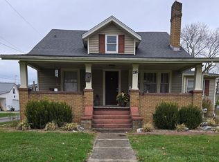 216 W Maple Ave, Oak Hill, OH 45656