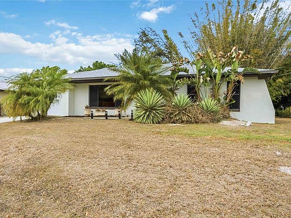 3rd image of 28474 Coco Palm Dr