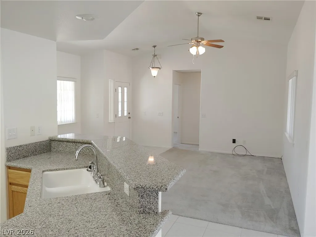 3 bed, 2.0 bath, 1636 sqft, $1,800 — Photo 2