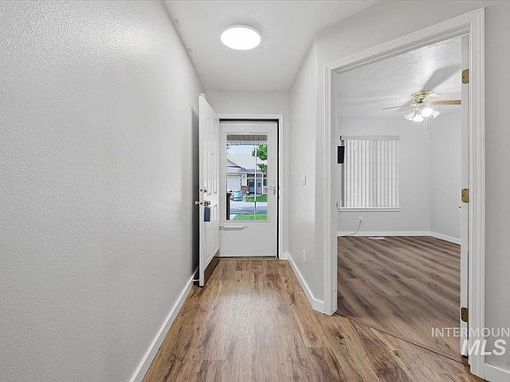 3rd image of 505 N Grove Way