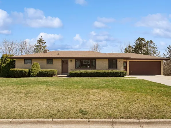 2416 Maplewood Dr, Asbury, IA 52002